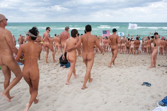 Нудисты голые в Майами на пляже -Видео Русским не смотреть! Эротическая Жесть