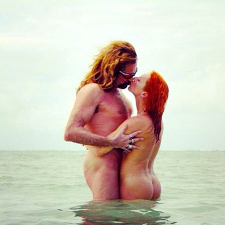 Совсем голый Джигурда Никита и его жена голая