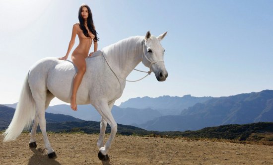 Сексуальные скачки на лошадях - Эротическое обнажение
